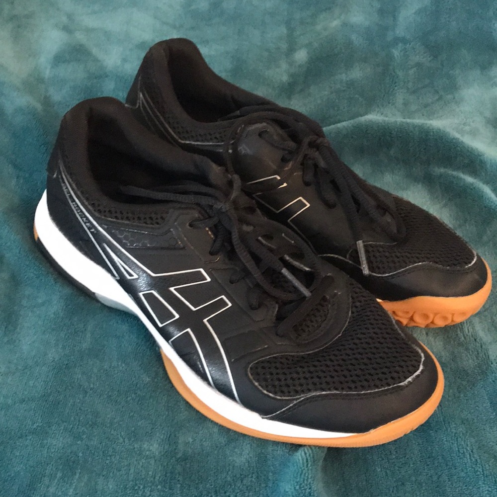 ASICS women’s volleyball court shoes